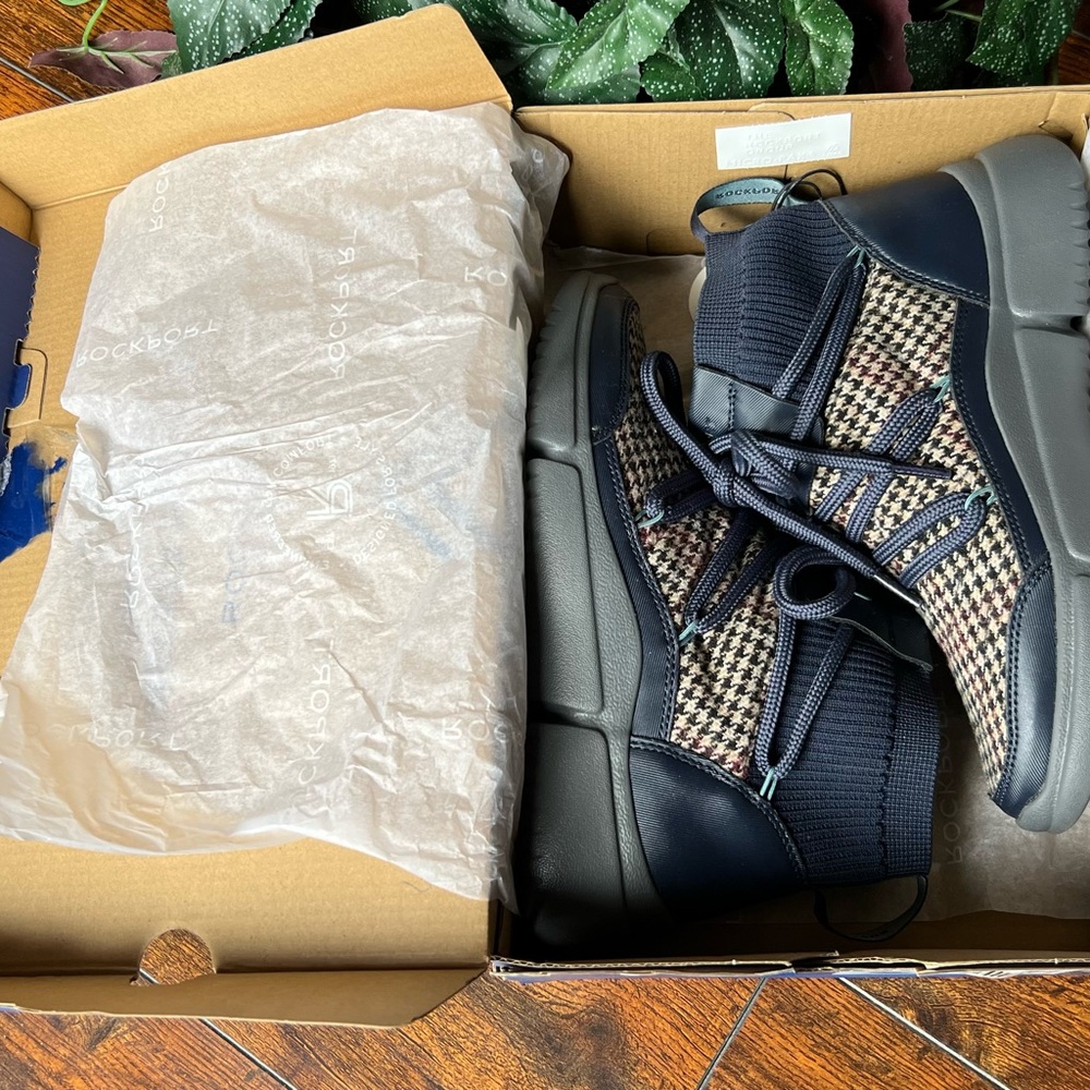 FINAL PRICE DROP $10: NWT, Rockport Women’s Bungee Bootie 
Size: Women’s 6.5 - Picture 12 of 15